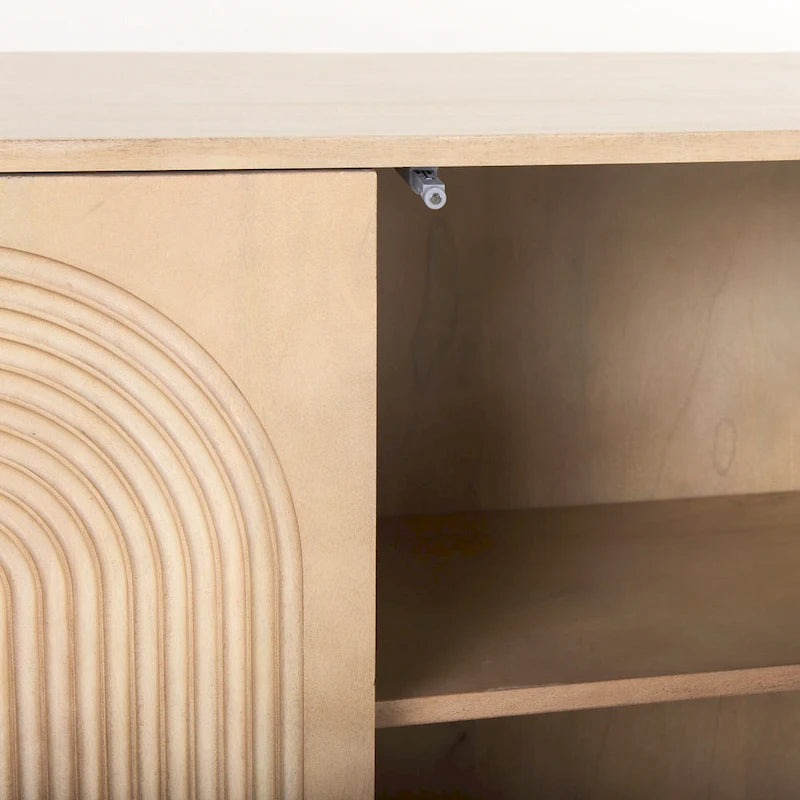 Credenza marrone chiaro in legno massello con ante decorative - 71.75W x 30H x 15D