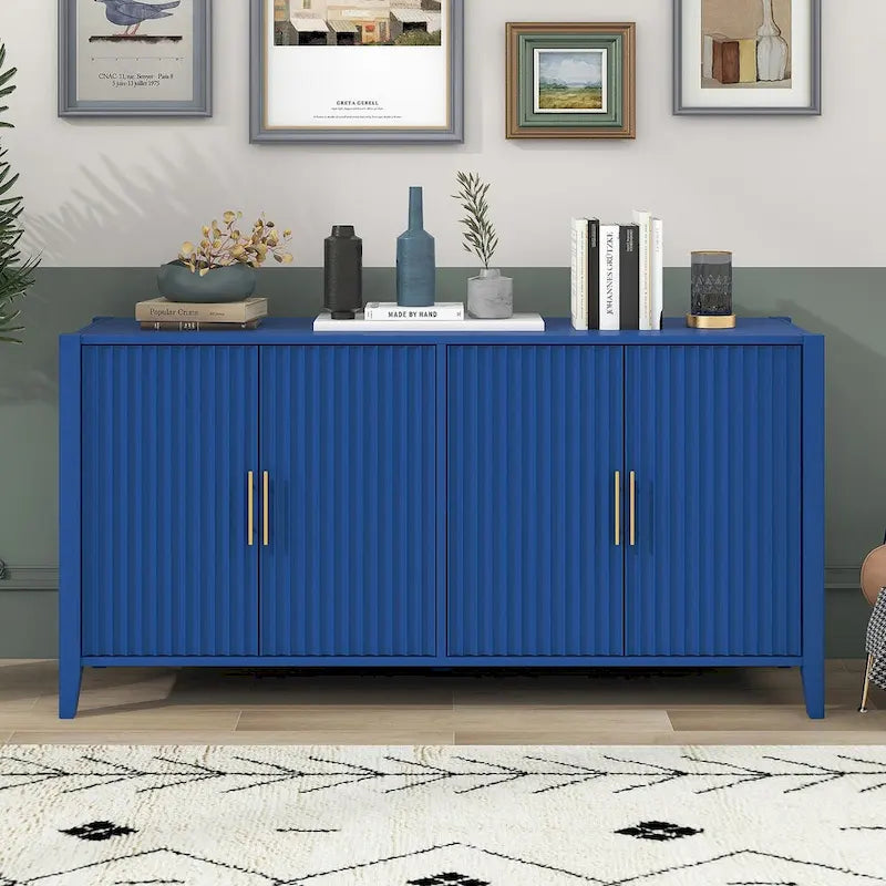 Dekorativer Aufbewahrungsschrank als Sideboard aus Holz mit Metallgriffen