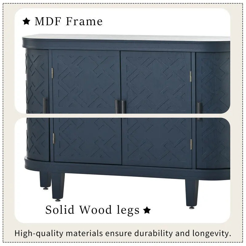 Armoire en bois avec portes à motifs antiques