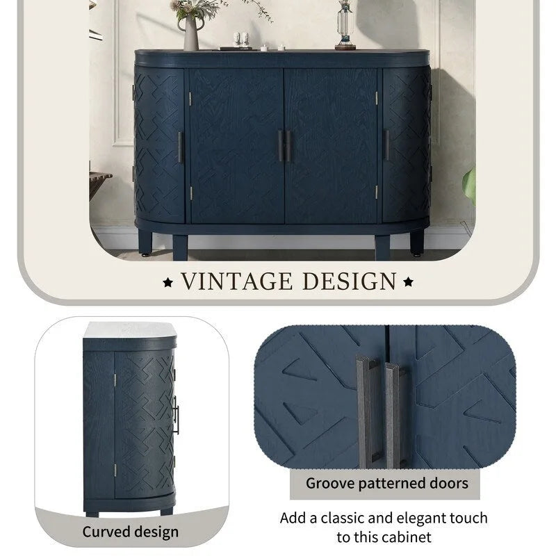 Armoire en bois avec portes à motifs antiques
