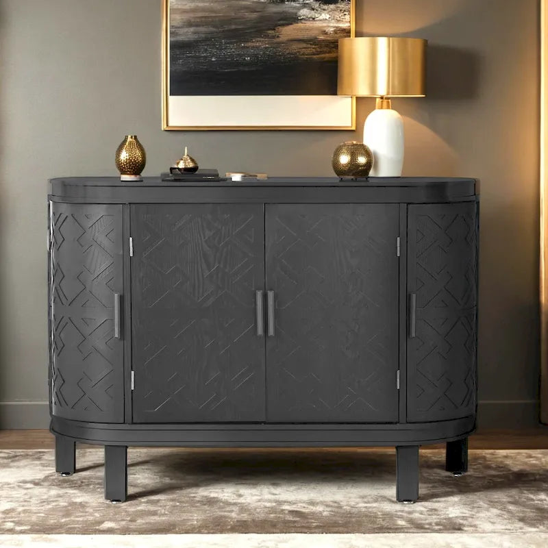 Armoire en bois avec portes à motifs antiques