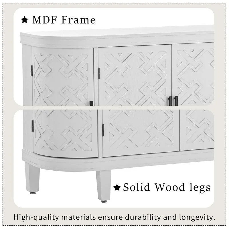 Armoire en bois avec portes à motifs antiques