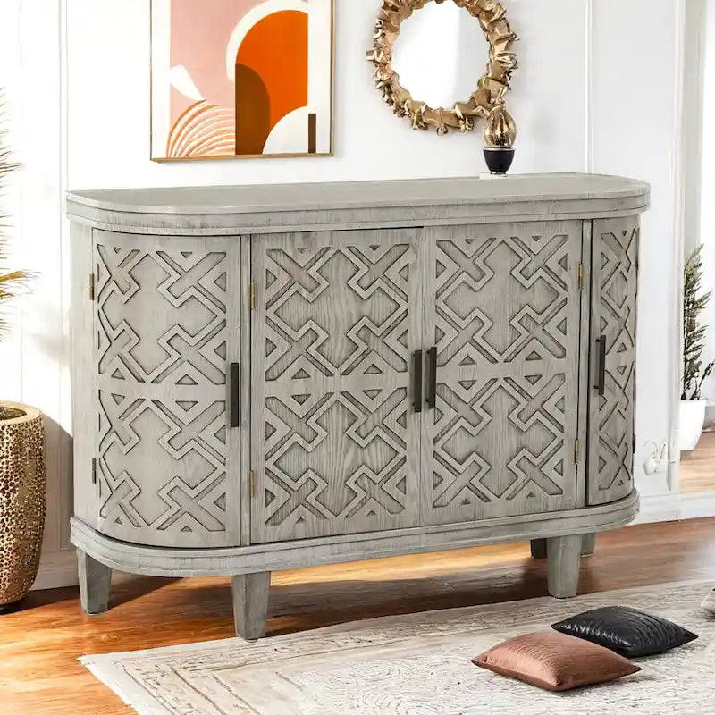 Armoire en bois avec portes à motifs antiques