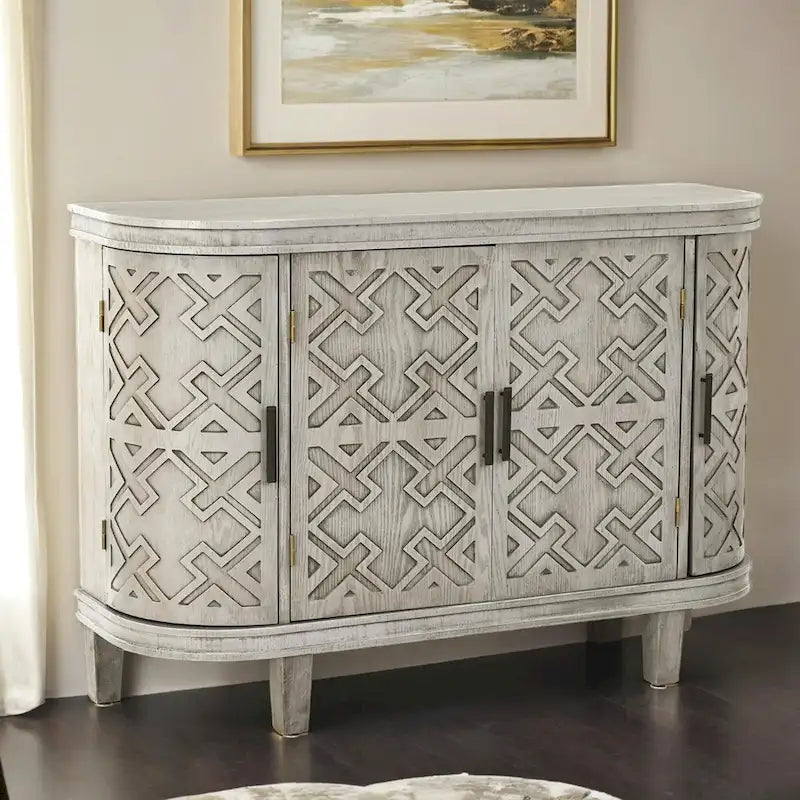 Armoire en bois avec portes à motifs antiques