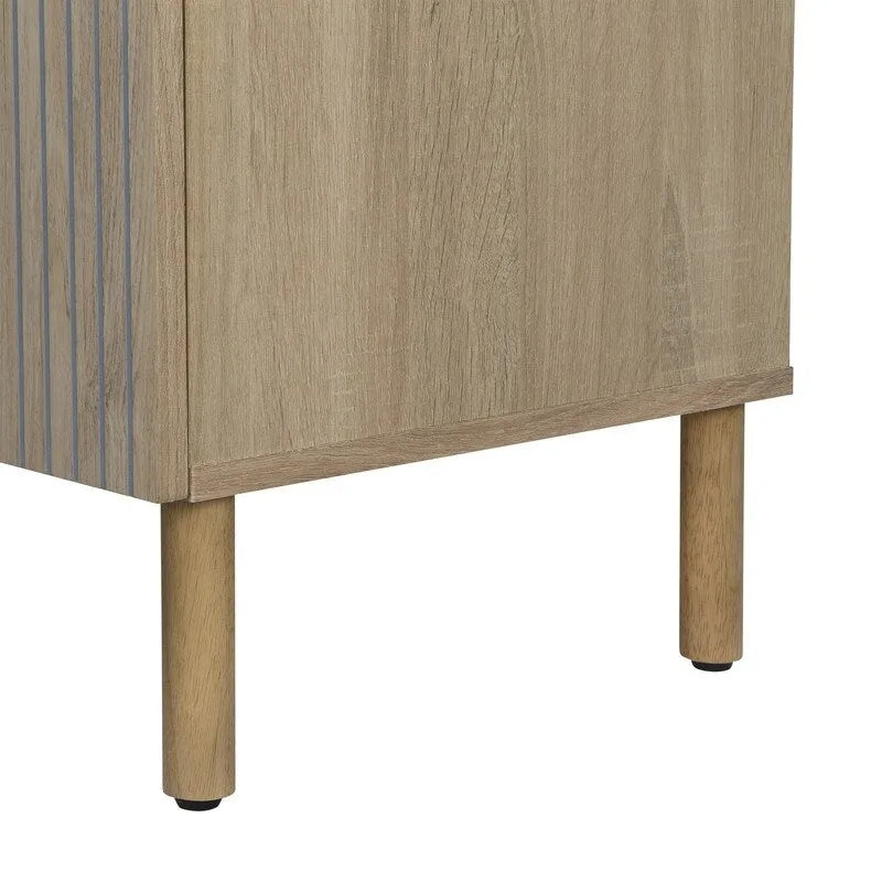 Brauner Schrank mit 2 Türen